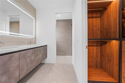 Adosado en venta en Miami, Florida, 4 dormitorios, 244.8 m2 № 2068220 - foto 23