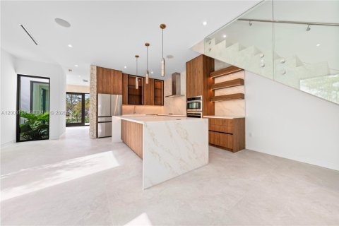 Adosado en venta en Miami, Florida, 4 dormitorios, 244.8 m2 № 2068220 - foto 11