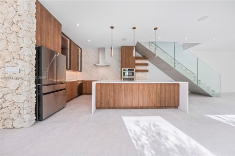 Adosado en venta en Miami, Florida, 4 dormitorios, 244.8 m2 № 2068220 - foto 9