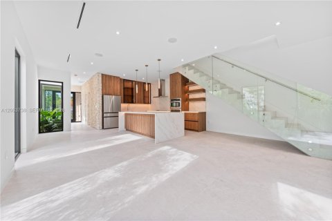 Adosado en venta en Miami, Florida, 4 dormitorios, 244.8 m2 № 2068220 - foto 14