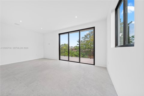 Adosado en venta en Miami, Florida, 4 dormitorios, 244.8 m2 № 2068220 - foto 22