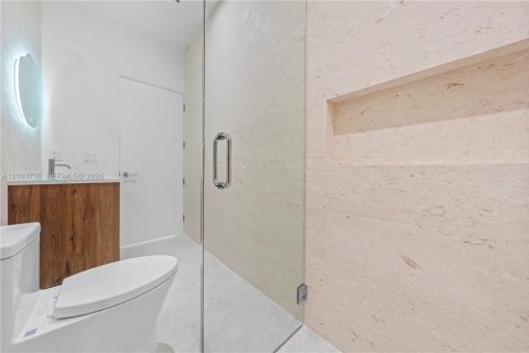 Adosado en venta en Miami, Florida, 4 dormitorios, 244.8 m2 № 2068220 - foto 19