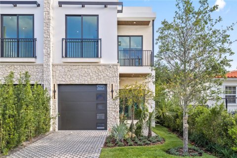 Adosado en venta en Miami, Florida, 4 dormitorios, 244.8 m2 № 2068220 - foto 3