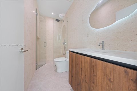 Adosado en venta en Miami, Florida, 4 dormitorios, 244.8 m2 № 2068220 - foto 18