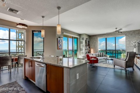 Condo in Jacksonville, Florida, 2 bedrooms  № 891510 - photo 1