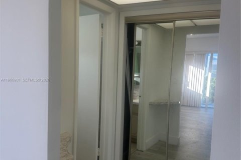 Copropriété à louer à Hollywood, Floride: 2 chambres, 88.54 m2 № 2029026 - photo 6