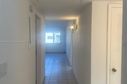 Copropriété à louer à Hollywood, Floride: 2 chambres, 88.54 m2 № 2029026 - photo 7