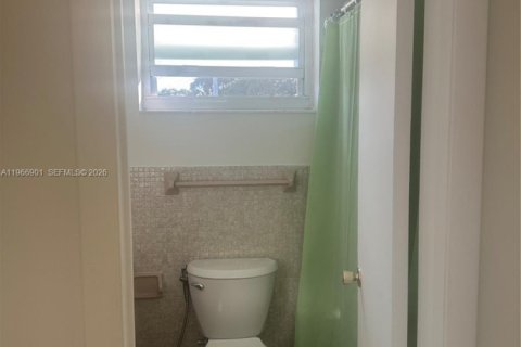 Copropriété à louer à Hollywood, Floride: 2 chambres, 88.54 m2 № 2029026 - photo 11