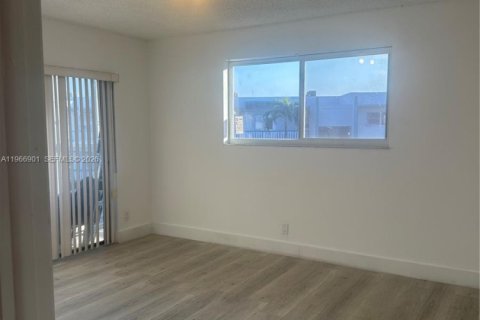 Copropriété à louer à Hollywood, Floride: 2 chambres, 88.54 m2 № 2029026 - photo 5