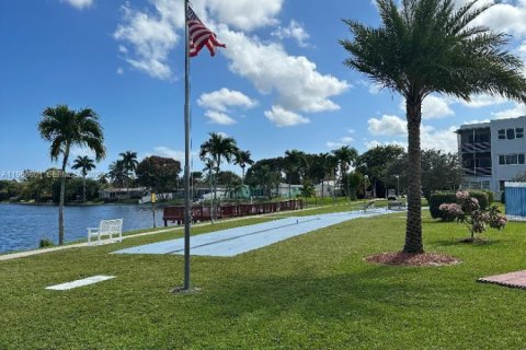 Copropriété à louer à Hollywood, Floride: 2 chambres, 88.54 m2 № 2029026 - photo 15