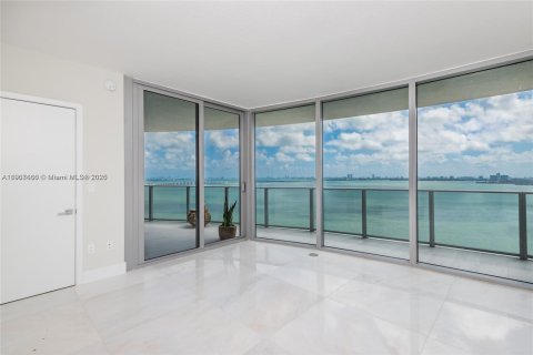 Condo in Miami, Florida, 3 bedrooms  № 1965068 - photo 18