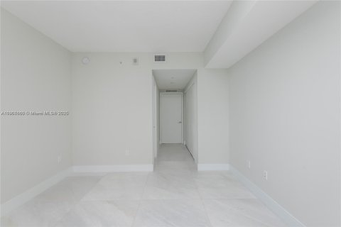 Condo in Miami, Florida, 3 bedrooms  № 1965068 - photo 22