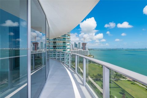 Condo in Miami, Florida, 3 bedrooms  № 1965068 - photo 3