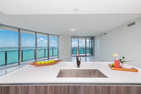 Condo in Miami, Florida, 3 bedrooms  № 1965068 - photo 9
