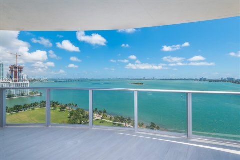 Condo in Miami, Florida, 3 bedrooms  № 1965068 - photo 2