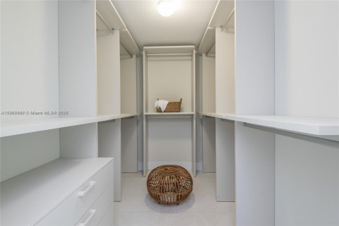 Condo in Miami, Florida, 3 bedrooms  № 1965068 - photo 25