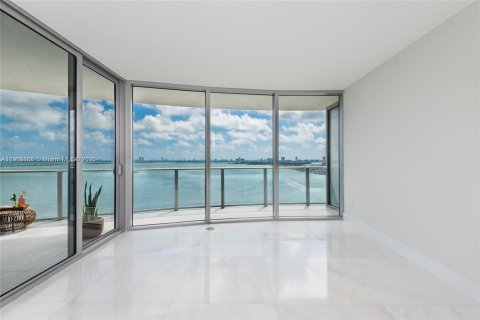 Condo in Miami, Florida, 3 bedrooms  № 1965068 - photo 16