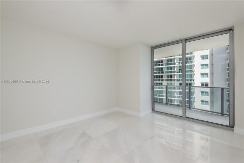 Condo in Miami, Florida, 3 bedrooms  № 1965068 - photo 26