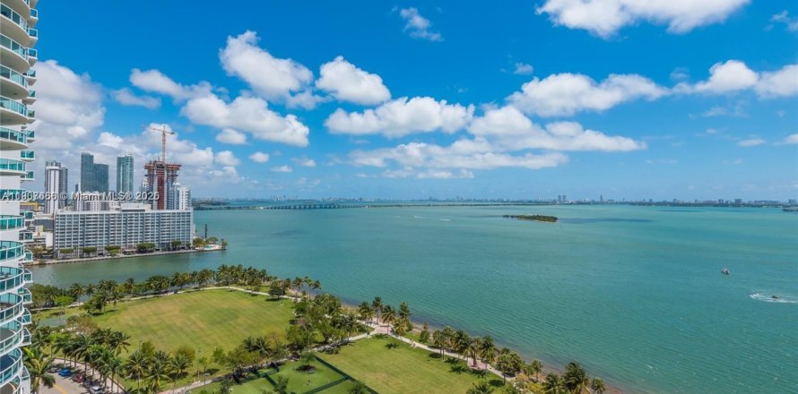 Condo in Miami, Florida, 3 bedrooms  № 1965068