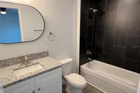 House in Lake Wales, Florida 3 bedrooms, 122.82 sq.m. № 1613690 - photo 12