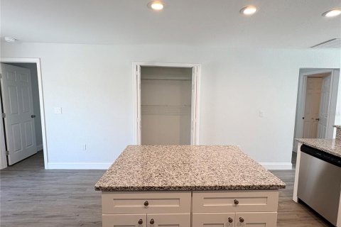 House in Lake Wales, Florida 3 bedrooms, 122.82 sq.m. № 1613690 - photo 6
