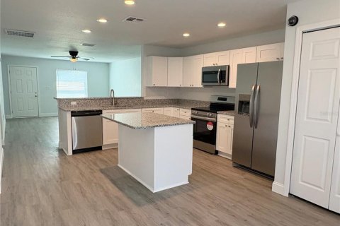 House in Lake Wales, Florida 3 bedrooms, 122.82 sq.m. № 1613690 - photo 7