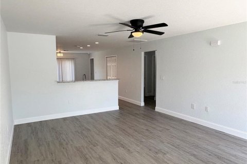 House in Lake Wales, Florida 3 bedrooms, 122.82 sq.m. № 1613690 - photo 2