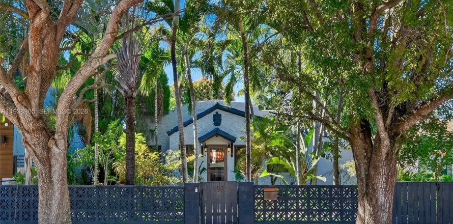 Дом в Майами, Флорида 4 спальни, 213.68м2 № 1997252