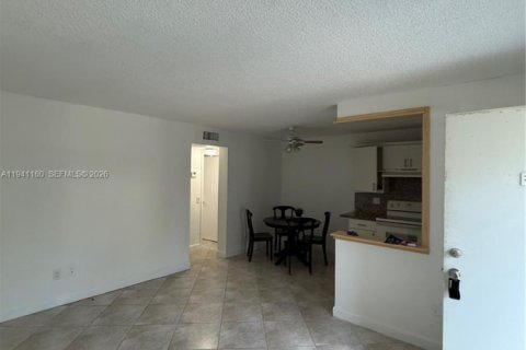 Copropriété à louer à North Bay Village, Floride: 1 chambre, 57.6 m2 № 2056820 - photo 2