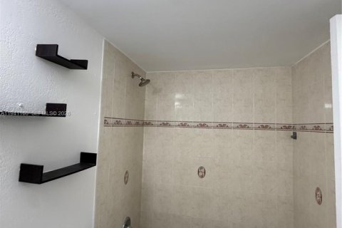 Copropriété à louer à North Bay Village, Floride: 1 chambre, 57.6 m2 № 2056820 - photo 8