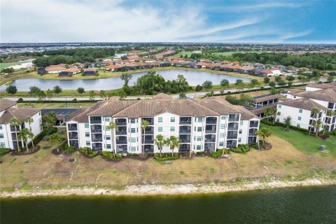 Condo in Bradenton, Florida, 2 bedrooms in LAKEWOOD NATIONAL  № 1915277 - photo 29