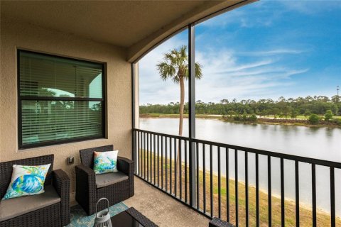 Condo in Bradenton, Florida, 2 bedrooms in LAKEWOOD NATIONAL  № 1915277 - photo 1