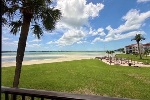 Condo in Clearwater, Florida, 2 bedrooms  № 2266772