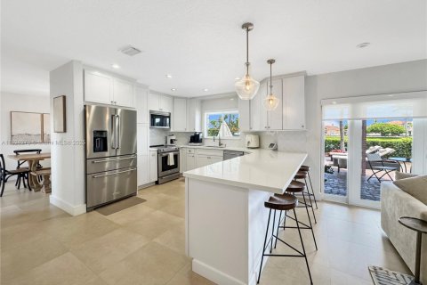 Villa ou maison à vendre à Miami, Floride: 4 chambres, 233.18 m2 № 1939435 - photo 9