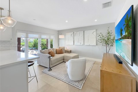 Villa ou maison à vendre à Miami, Floride: 4 chambres, 233.18 m2 № 1939435 - photo 8