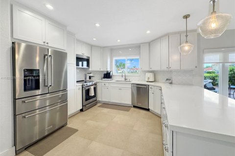Villa ou maison à vendre à Miami, Floride: 4 chambres, 233.18 m2 № 1939435 - photo 11