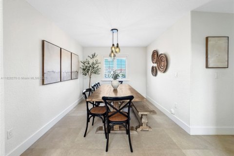 Villa ou maison à vendre à Miami, Floride: 4 chambres, 233.18 m2 № 1939435 - photo 12