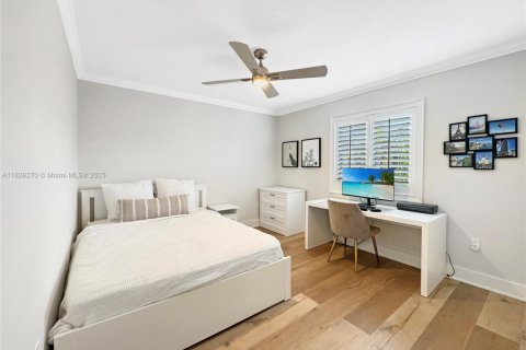 Villa ou maison à vendre à Miami, Floride: 4 chambres, 233.18 m2 № 1939435 - photo 17