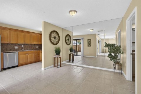 Townhouse in Palm Beach Gardens, Florida 2 bedrooms, 110 sq.m. № 2175933 - photo 16