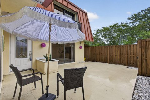 Townhouse in Palm Beach Gardens, Florida 2 bedrooms, 110 sq.m. № 2175933 - photo 7