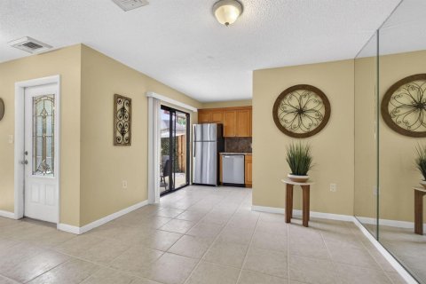 Townhouse in Palm Beach Gardens, Florida 2 bedrooms, 110 sq.m. № 2175933 - photo 15