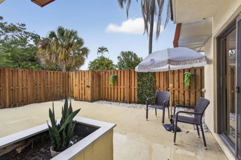 Townhouse in Palm Beach Gardens, Florida 2 bedrooms, 110 sq.m. № 2175933 - photo 6