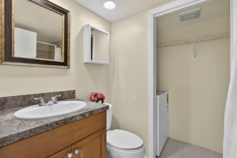 Townhouse in Palm Beach Gardens, Florida 2 bedrooms, 110 sq.m. № 2175933 - photo 26