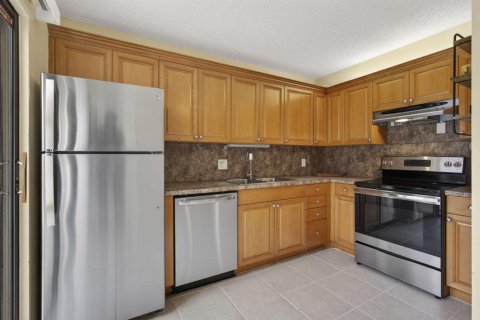 Townhouse in Palm Beach Gardens, Florida 2 bedrooms, 110 sq.m. № 2175933 - photo 17
