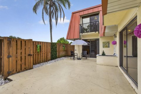 Townhouse in Palm Beach Gardens, Florida 2 bedrooms, 110 sq.m. № 2175933 - photo 8