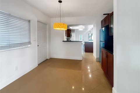 Снять в аренду виллу или дом в Тамарак, Флорида 2 спальни, 103.86м2, № 1956402 - фото 14