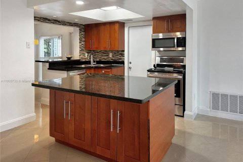 Снять в аренду виллу или дом в Тамарак, Флорида 2 спальни, 103.86м2, № 1956402 - фото 5