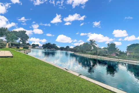 Снять в аренду виллу или дом в Тамарак, Флорида 2 спальни, 103.86м2, № 1956402 - фото 19