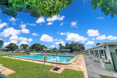 Снять в аренду виллу или дом в Тамарак, Флорида 2 спальни, 103.86м2, № 1956402 - фото 22