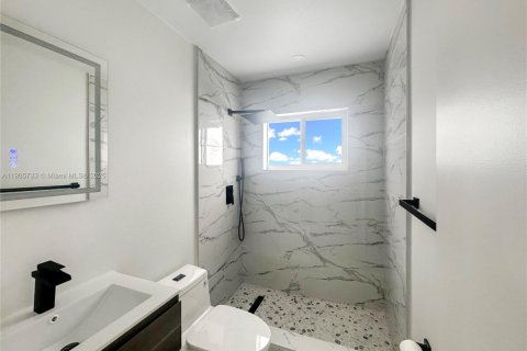 Снять в аренду виллу или дом в Тамарак, Флорида 2 спальни, 103.86м2, № 1956402 - фото 12